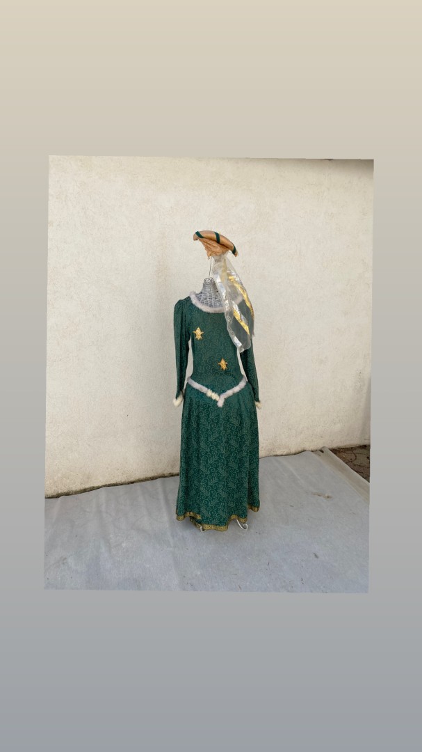 Nos costumes, robes de noblesse et servante